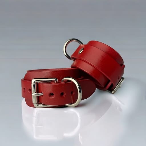 Premium leather handcuffs adjustable from 16 cm to 23 cm